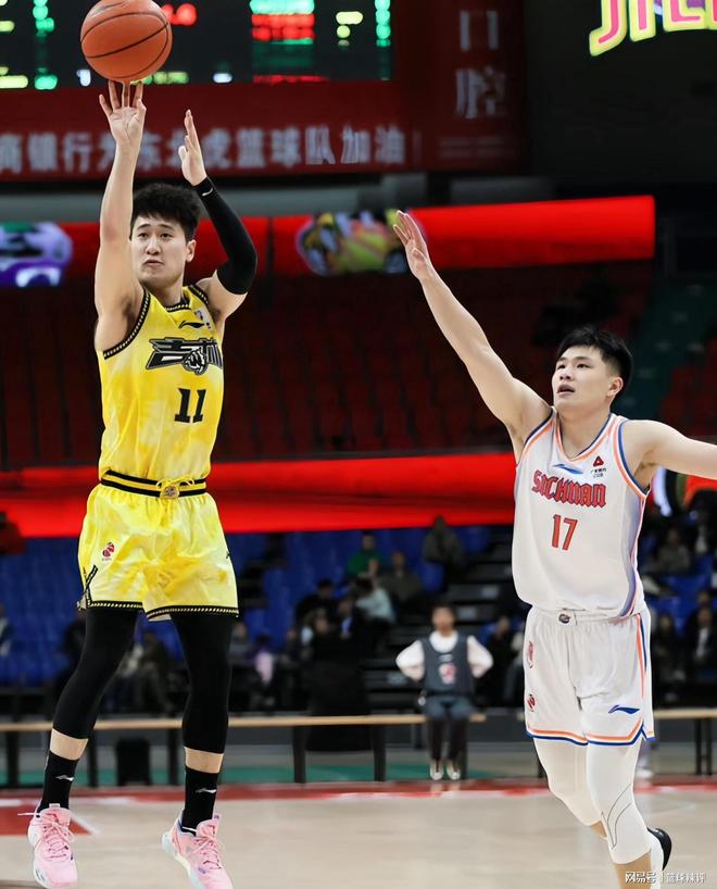 加时末段CBA季后赛传出新动向，迈阿密热火临场应变，管理层表态——压力陡增，球探报告显示潜力的简单介绍-开云官方